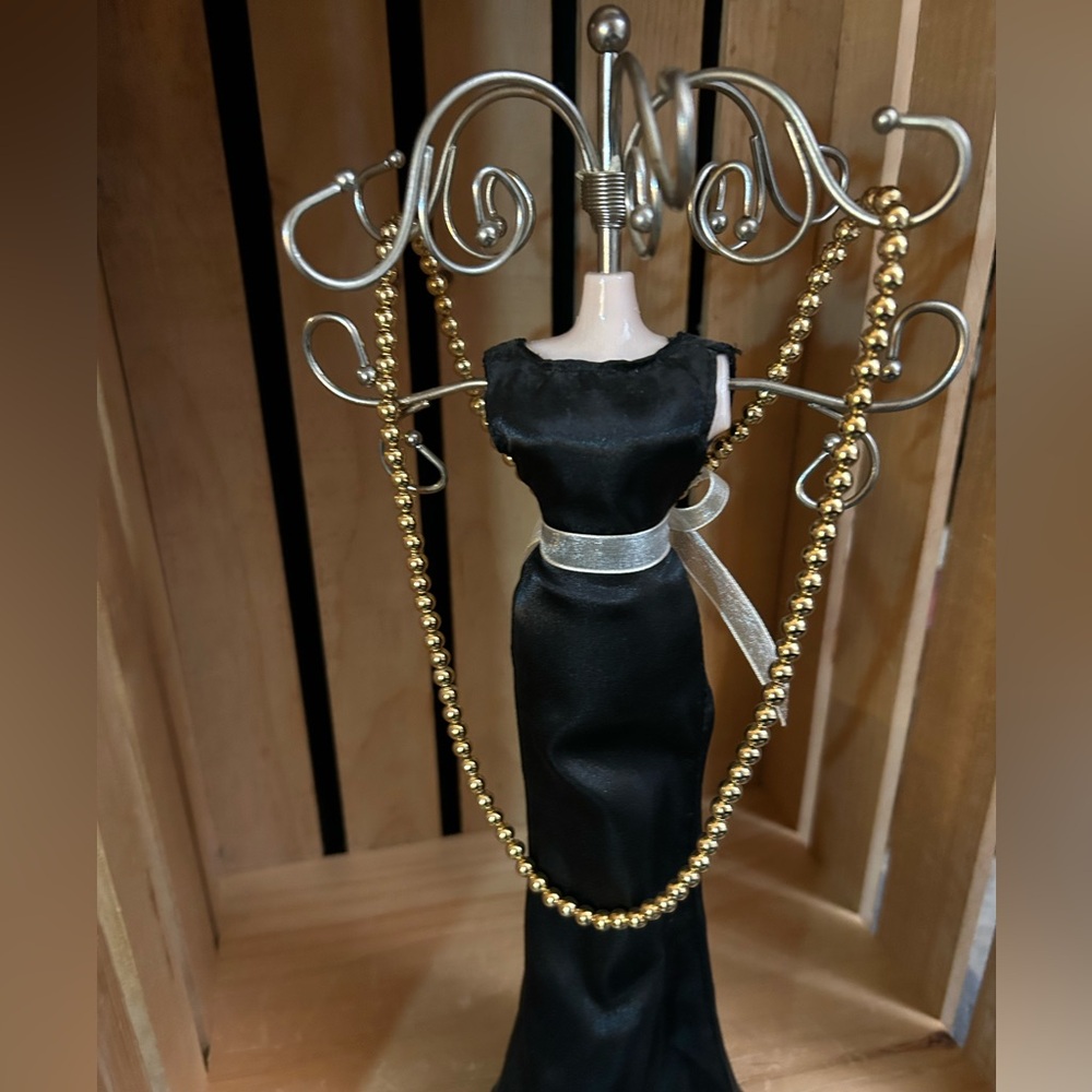 Elegant gold toned beaded‎ necklace